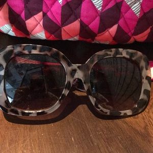Lane Bryant - Big Sunglasses. Giraffe Print. EUC